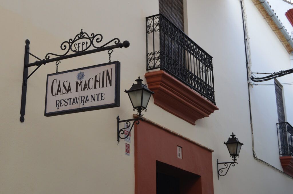 Salón de Casa Machín, restaurante en Écija